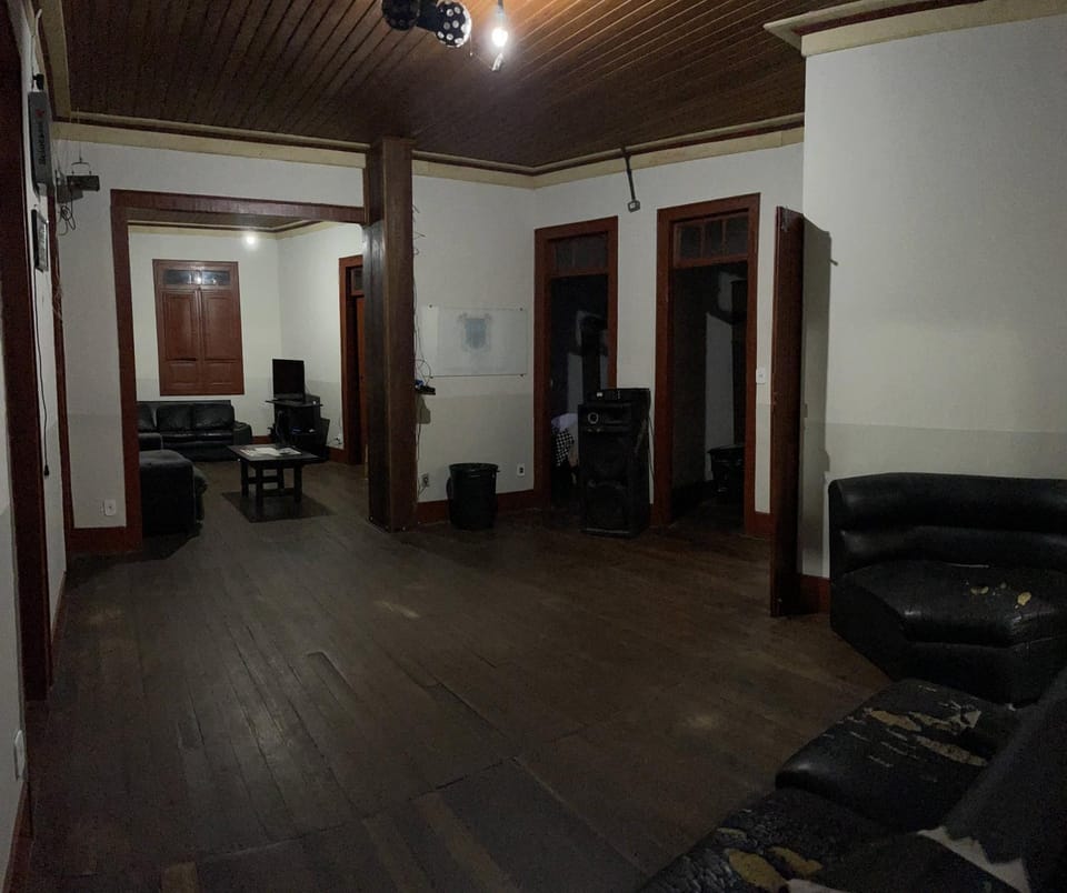 Quarto inteiro, próx ao Centro - República Saideira Vacation rental in Ouro Preto