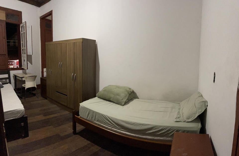 Quarto inteiro, próx ao Centro - República Saideira Vacation rental in Ouro Preto