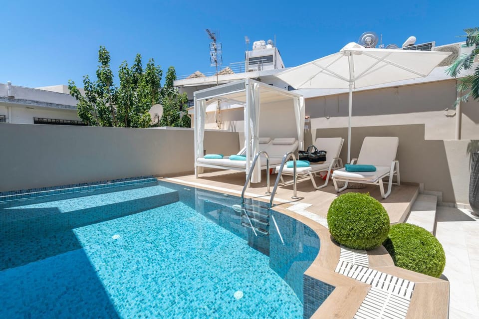 Pool view, Swimming pool, sunbed