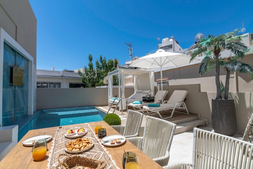 Property building, Day, Balcony/Terrace, Dining area, Pool view, Swimming pool, sunbed