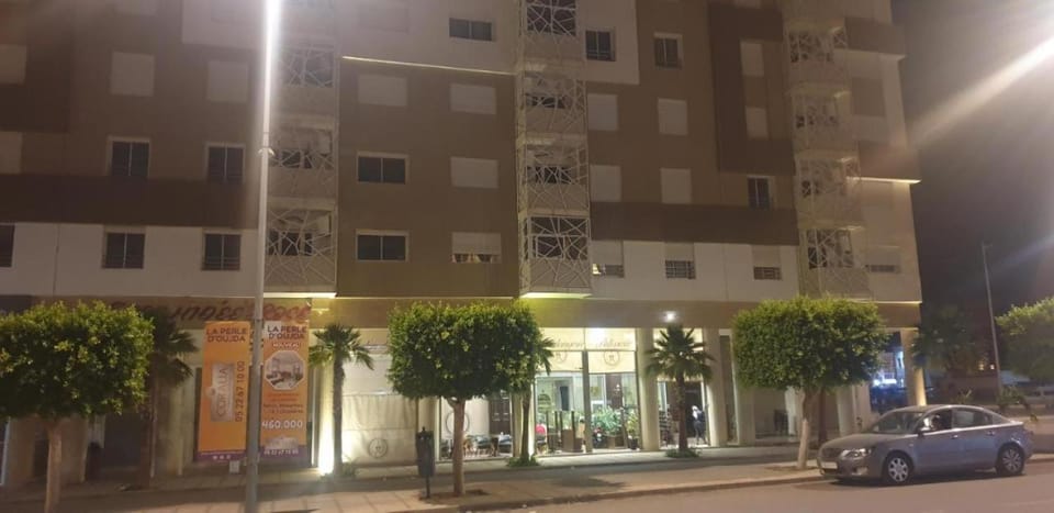 Property building, Neighbourhood, Street view, Location, Parking