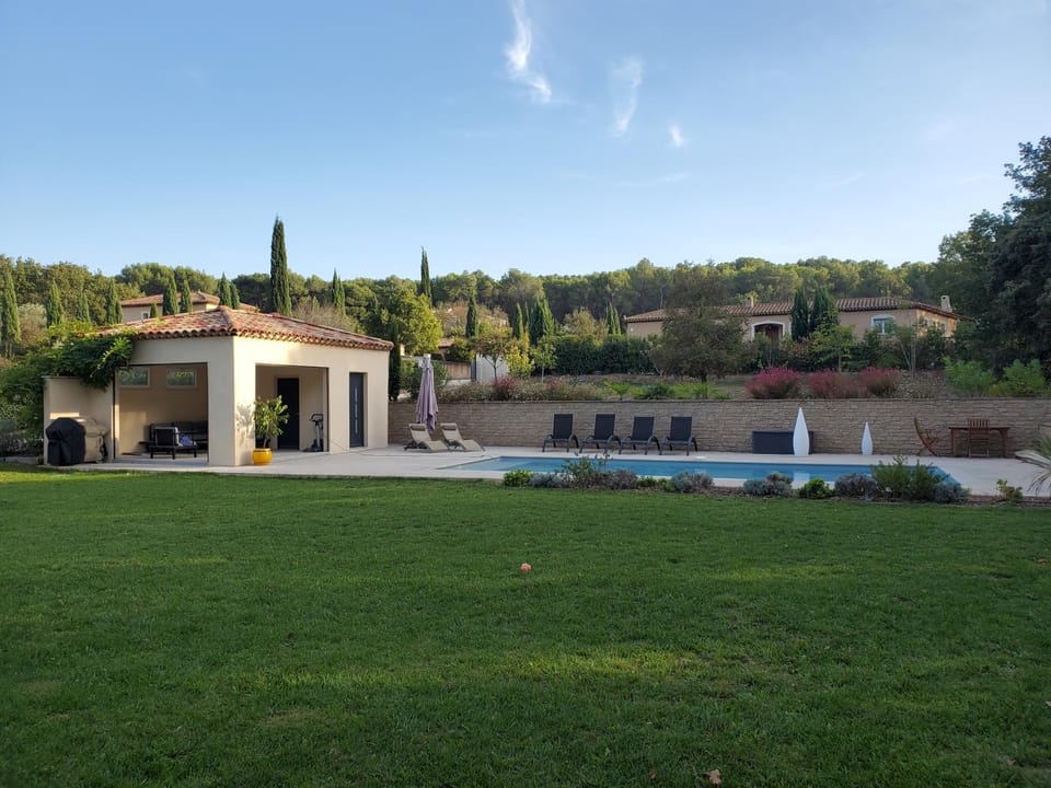 SUPERBE MAISON FAMILIALE AVEC PISCINE Villa in Cabriès