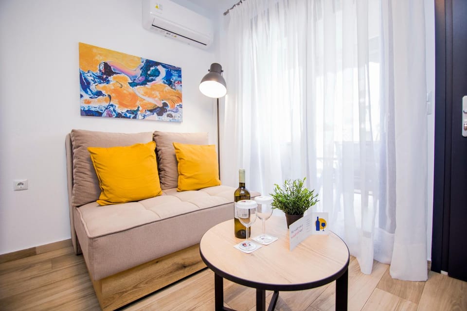 Living room, Seating area, air conditioner