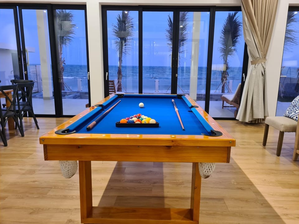 Billiard, Game Room
