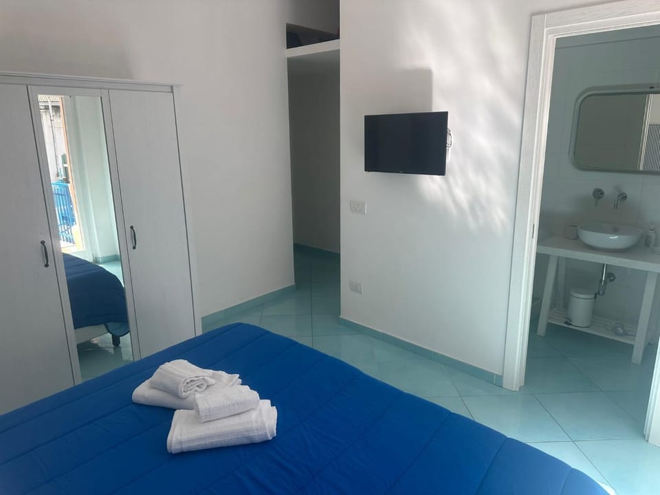 TV and multimedia, Bedroom, air conditioner