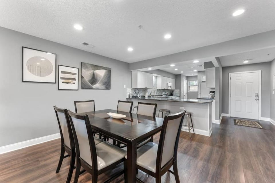 FREE TICKETS Spacious Great location 2 Pools Apartment in Branson