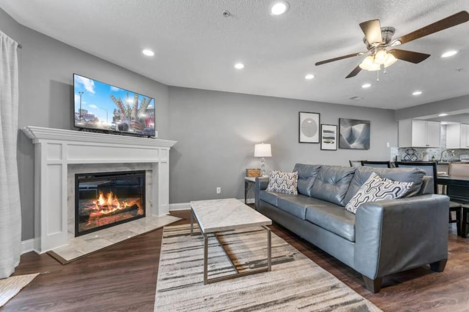 FREE TICKETS Spacious Great location 2 Pools Apartment in Branson
