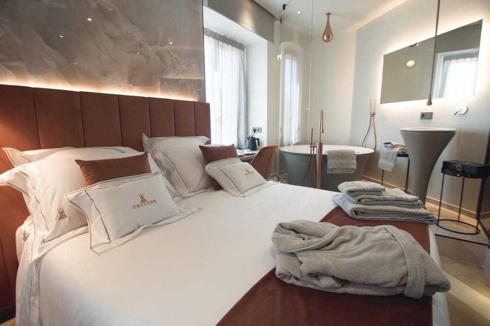 Bed, towels