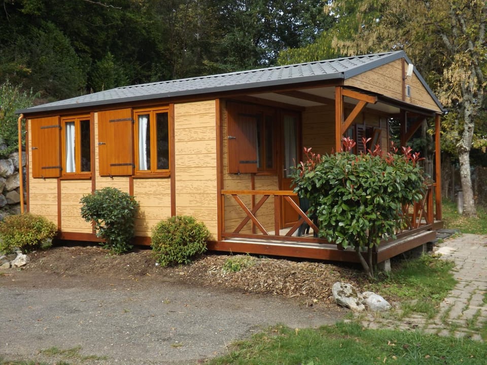CAMPING PLEIN SOLEIL Campground/ 
RV Resort in Lourdes