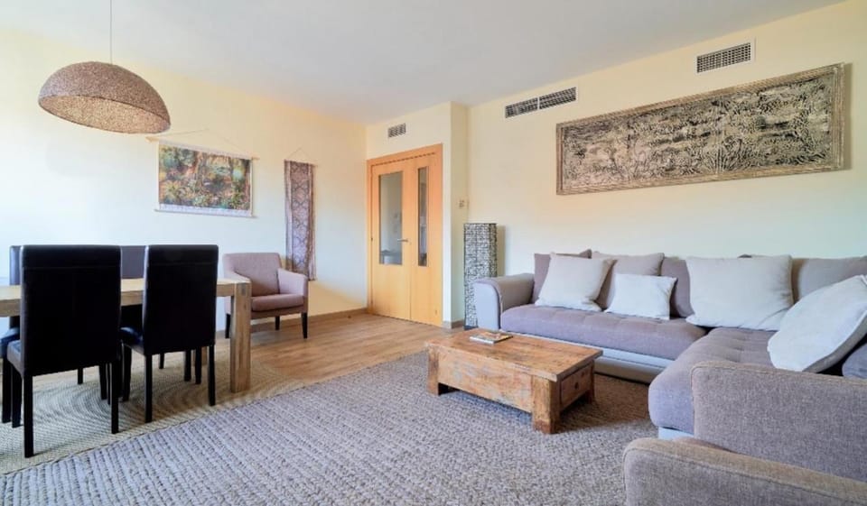 Living room, Dining area, air conditioner