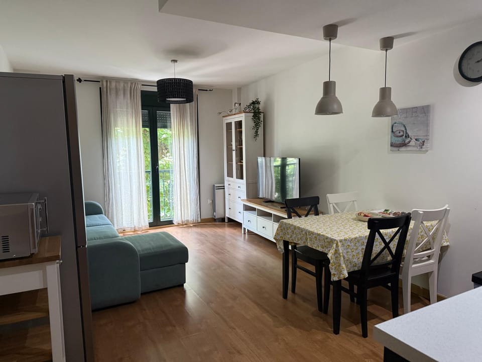 TV and multimedia, View (from property/room), Balcony/Terrace, Kitchen or kitchenette, Living room, Photo of the whole room, Dining area, Landmark view, River view, Street view