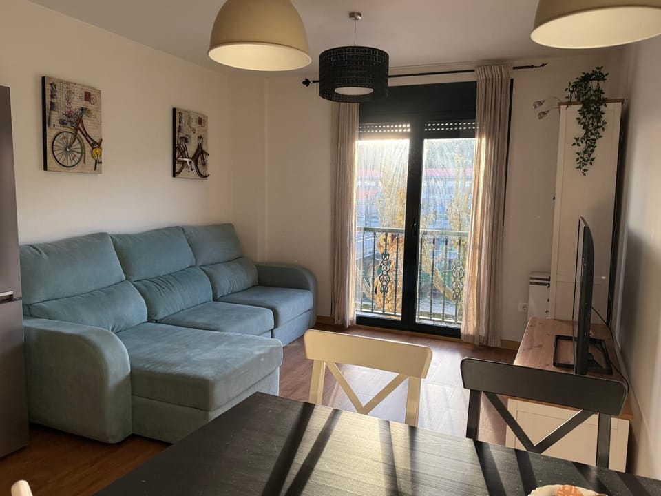 TV and multimedia, View (from property/room), Balcony/Terrace, Living room, Dining area, Garden view, Landmark view, River view, Quiet street view, internet