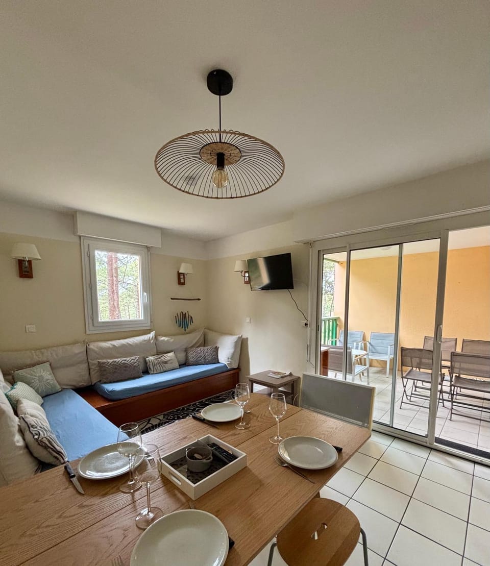 Résidence Les Grands Pins - T2 avec piscine Apartment in Carcans