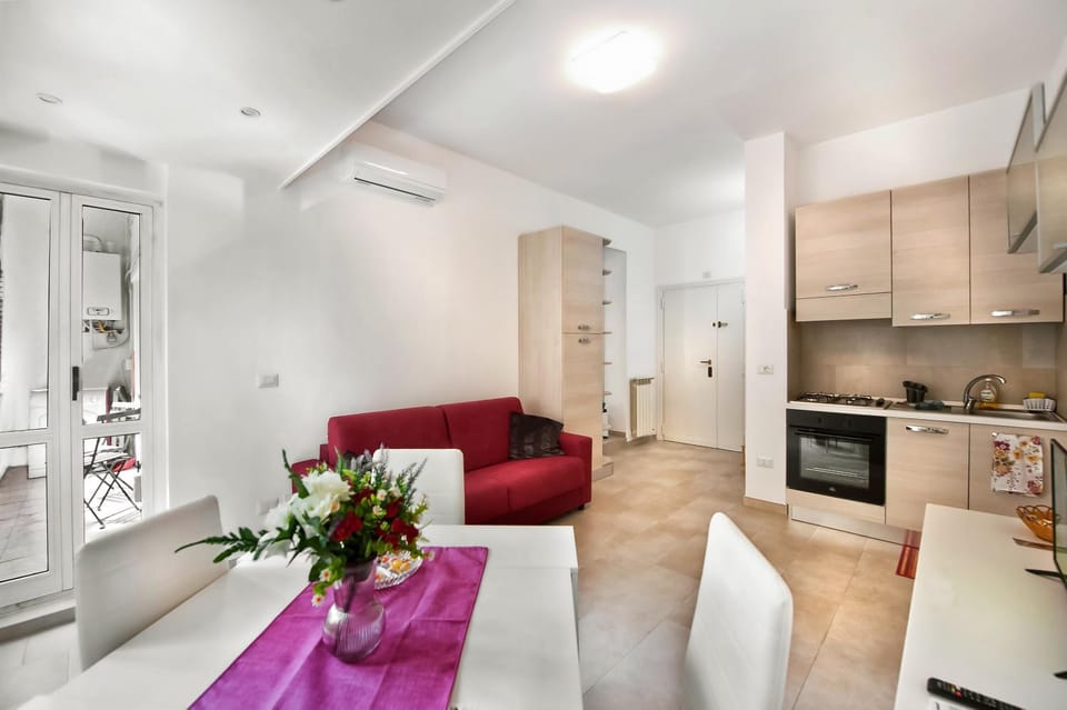 Kitchen or kitchenette, Living room, Seating area, Dining area, stove