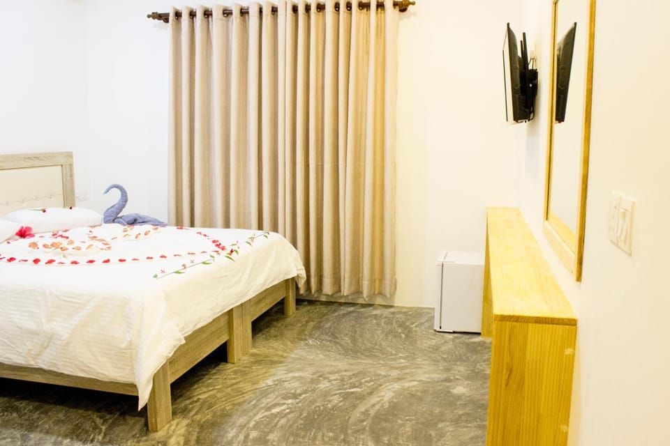 Photo of the whole room, Bedroom