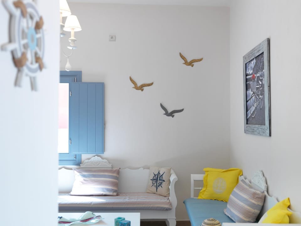 Blue and White Aura Santorini traditional house Apartment in Megalochori