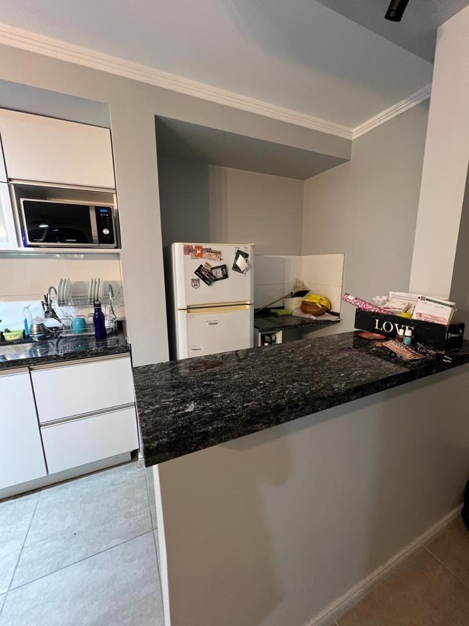 Kitchen or kitchenette, minibar