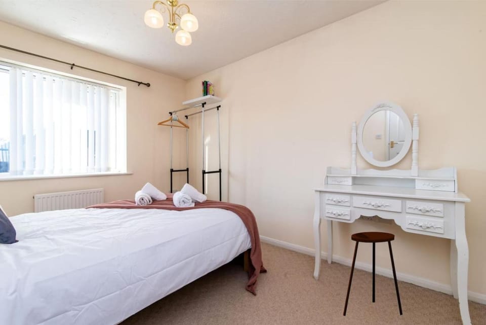 Derby Getaway Near Pride Park Stadium & Alvaston Park House in Derby