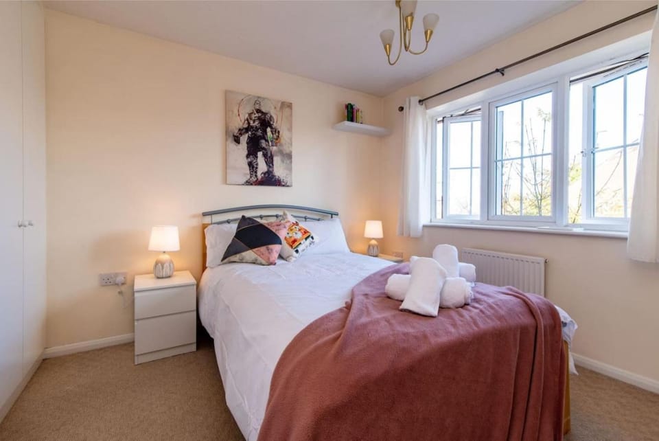 Derby Getaway Near Pride Park Stadium & Alvaston Park House in Derby