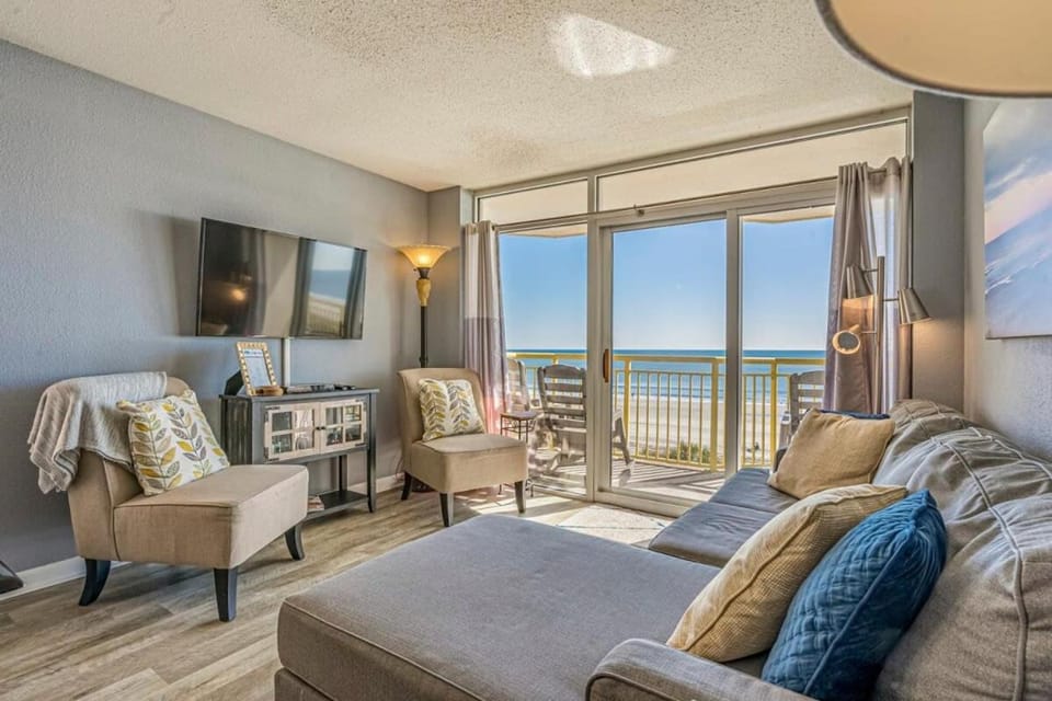 Ocean front Bay Watch 2 Bedroom Apartment in Atlantic Beach