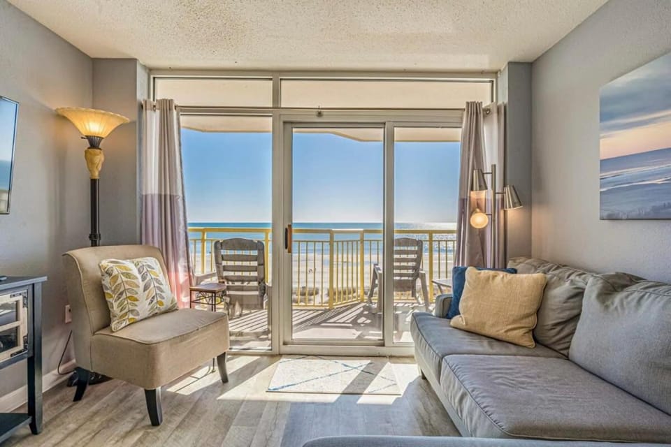 Ocean front Bay Watch 2 Bedroom Apartment in Atlantic Beach