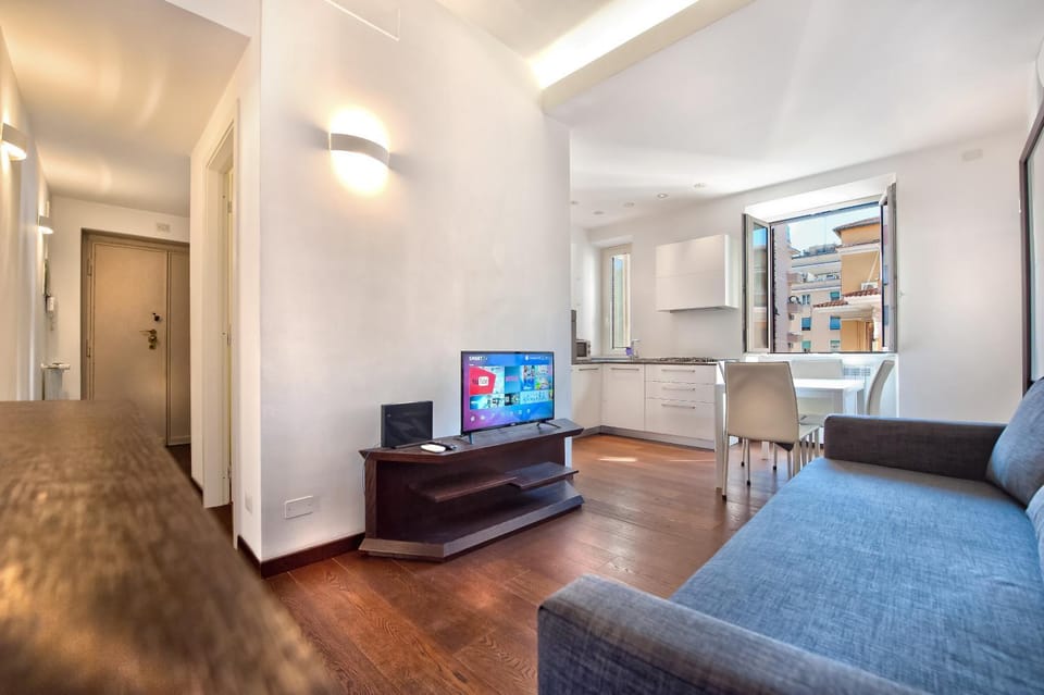 TV and multimedia, Living room, Seating area, Dining area