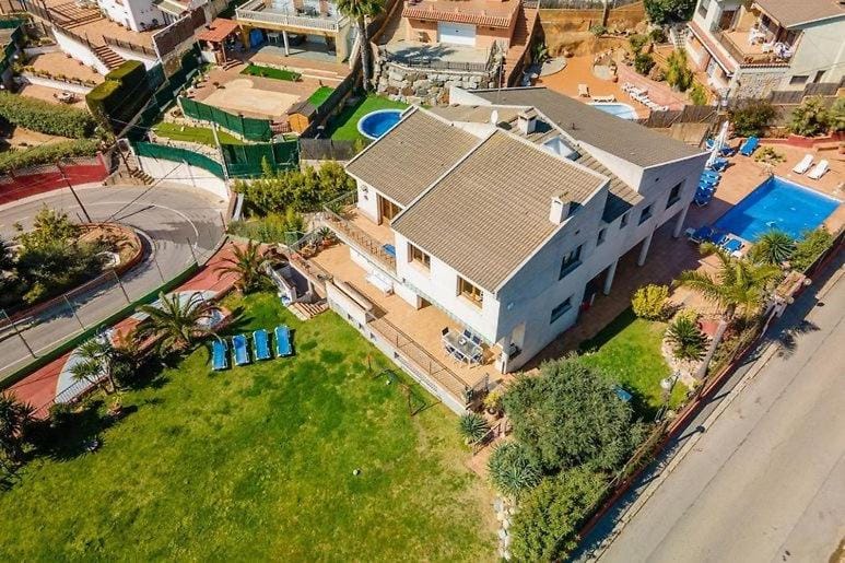Casa de 2000 m2 Piscina Mar Barbacoa y Felicidad Villa in Maresme