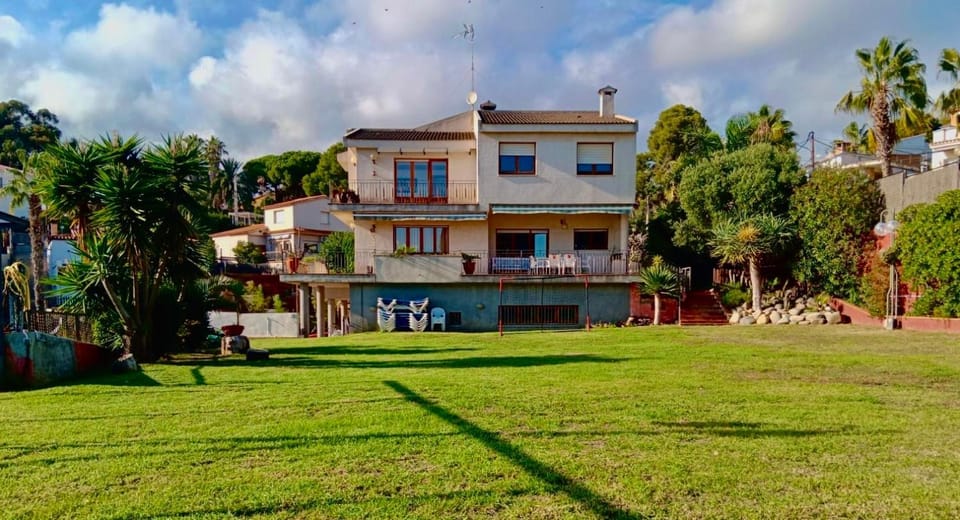 Casa de 2000 m2 Piscina Mar Barbacoa y Felicidad Villa in Maresme