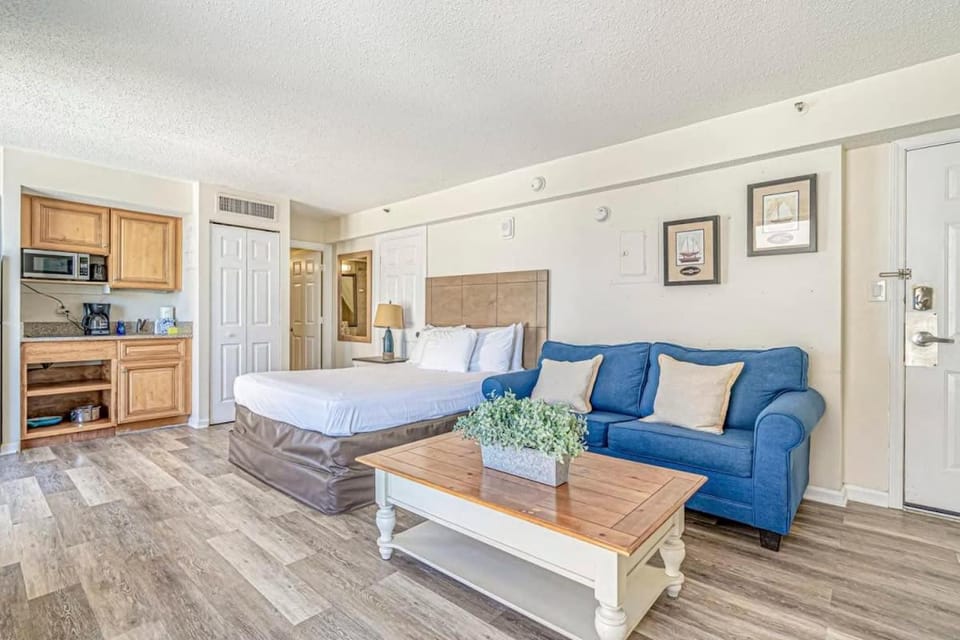 Great unit with large windows to view the beach - Beach Colony 1200 House in Myrtle Beach