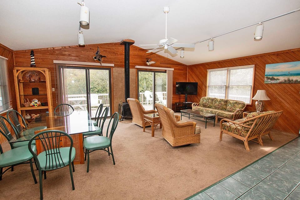 Oceanside, Hot Tub, Rec Room, OD1, The Sandy Dune House in Duck