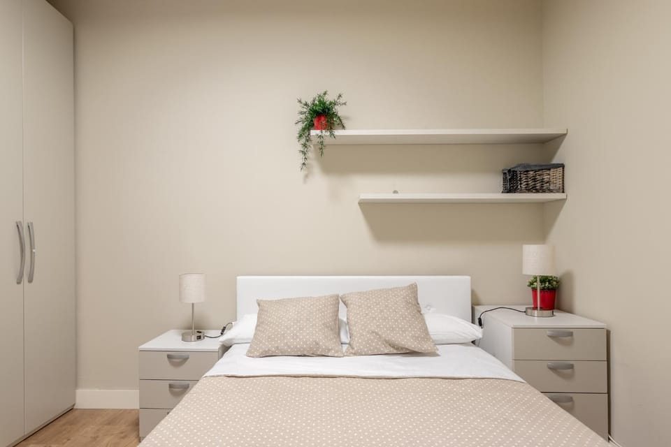 Bed, Photo of the whole room, Bedroom