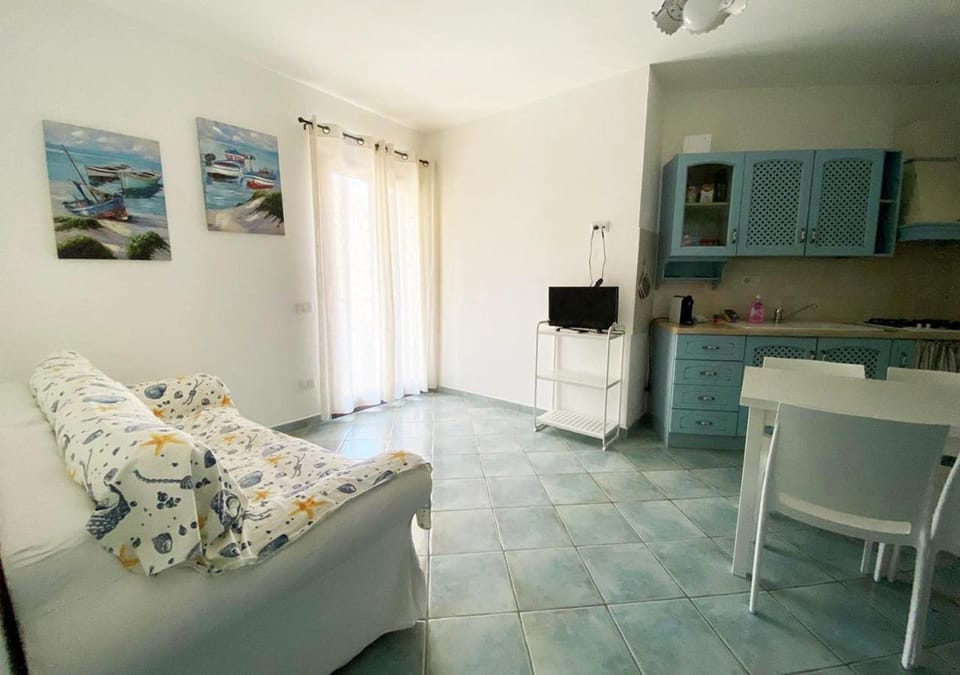 Day, TV and multimedia, Kitchen or kitchenette, Living room, Seating area