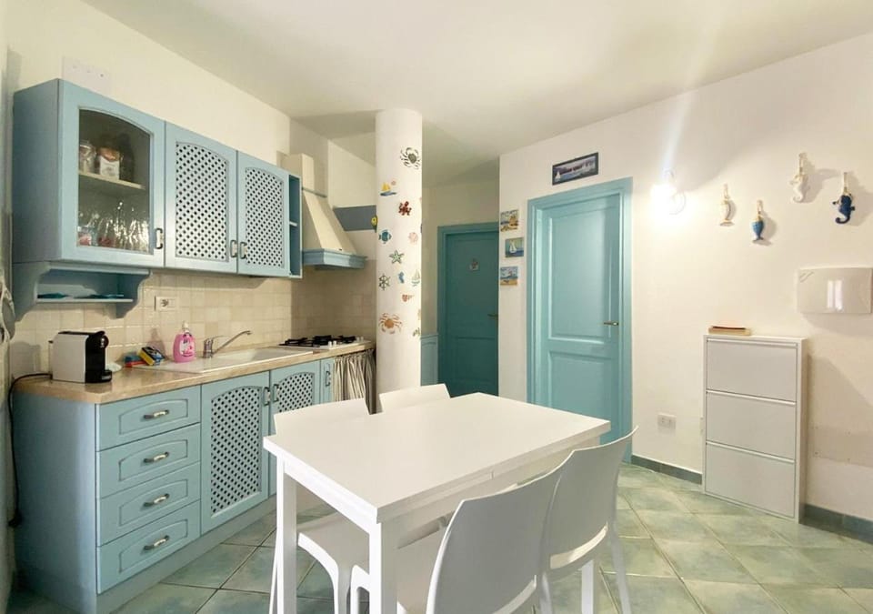 Day, Kitchen or kitchenette, Living room, Dining area