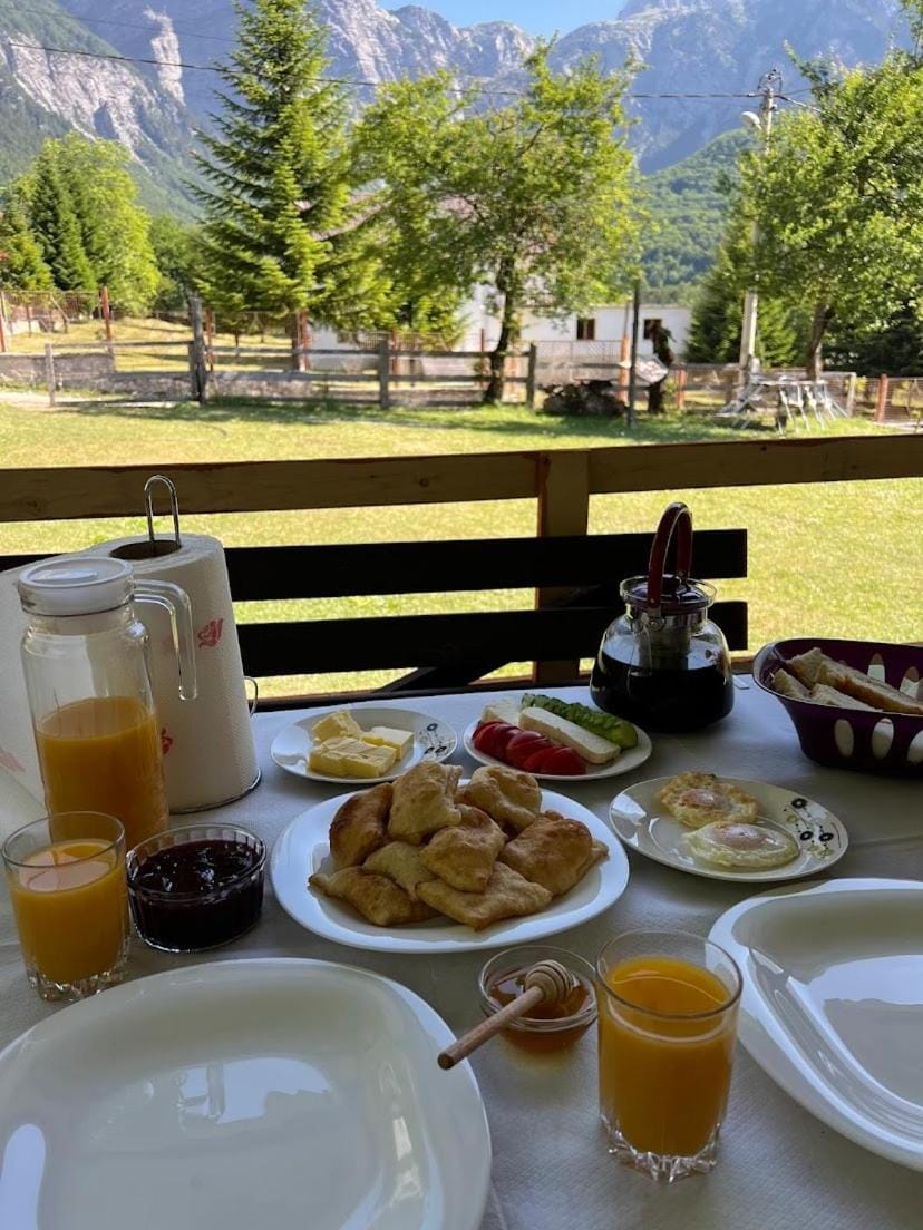 Villa KRONI Bed and Breakfast in Montenegro