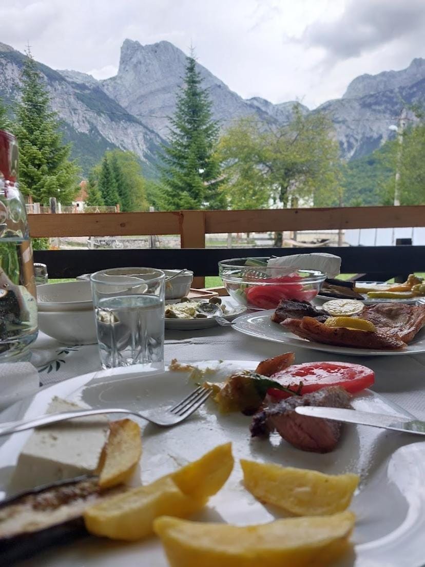 Villa KRONI Bed and Breakfast in Montenegro