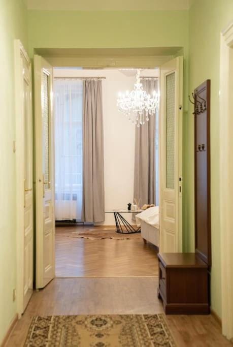 Cozy flat by Wenceslas Square! Apartment in Prague