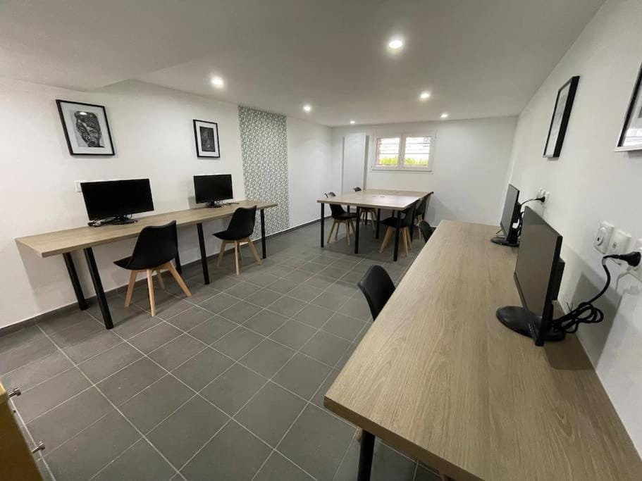 Studio & Coworking Thème Factory A Apartment in Île-de-France
