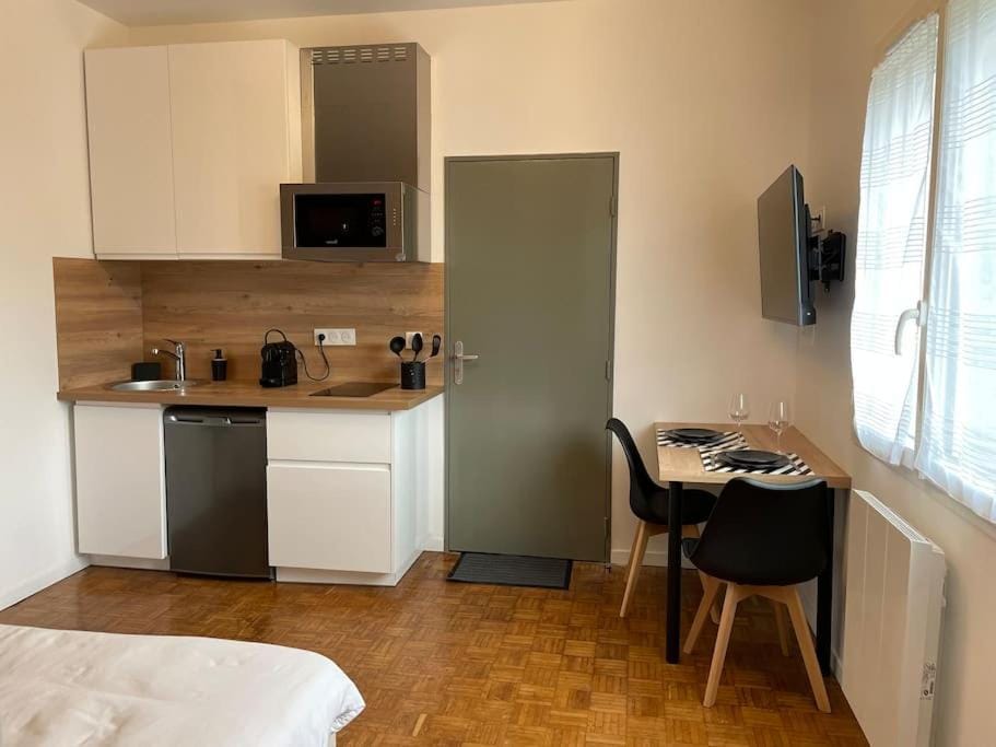 Studio & Coworking Thème Factory A Apartment in Île-de-France