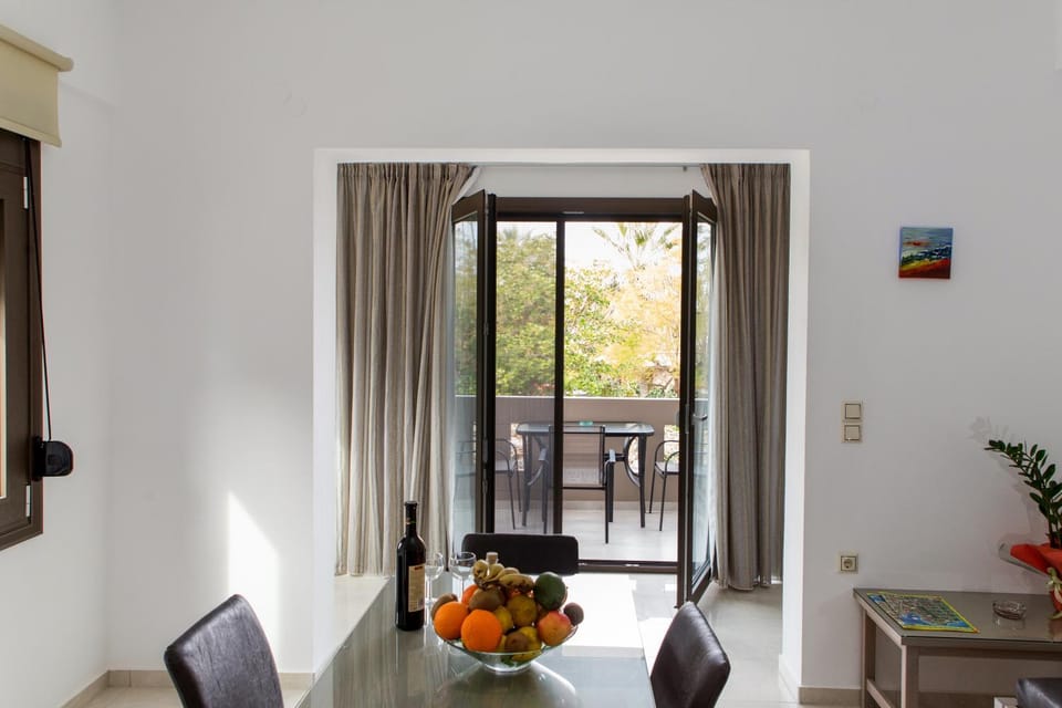 Balcony/Terrace, Living room, Seating area, Dining area