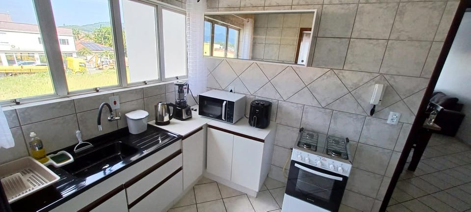 Kitchen or kitchenette, minibar, oven, stove