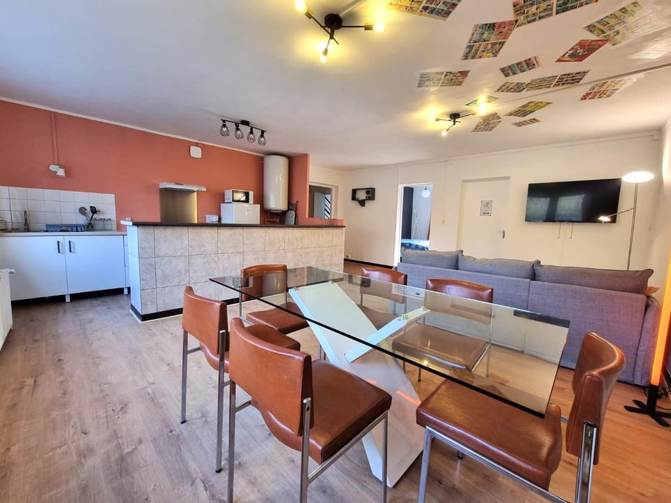 Dining area, kitchen