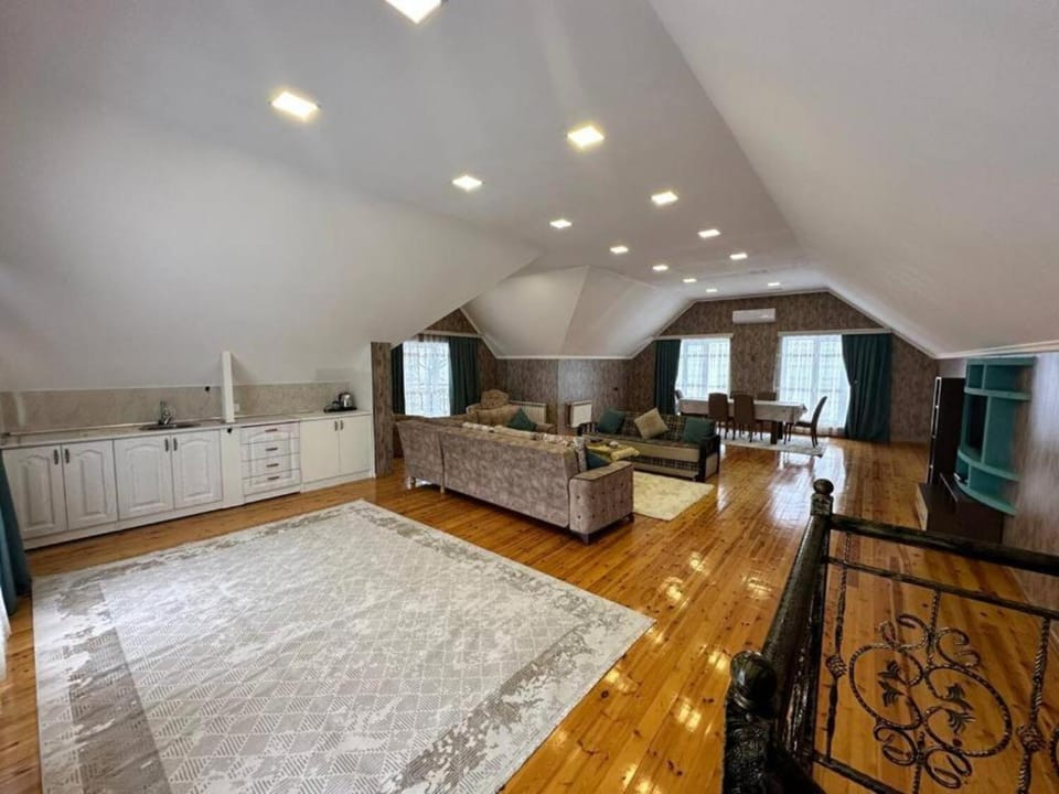Bed, Kitchen or kitchenette, Living room, Photo of the whole room, Seating area, Bedroom