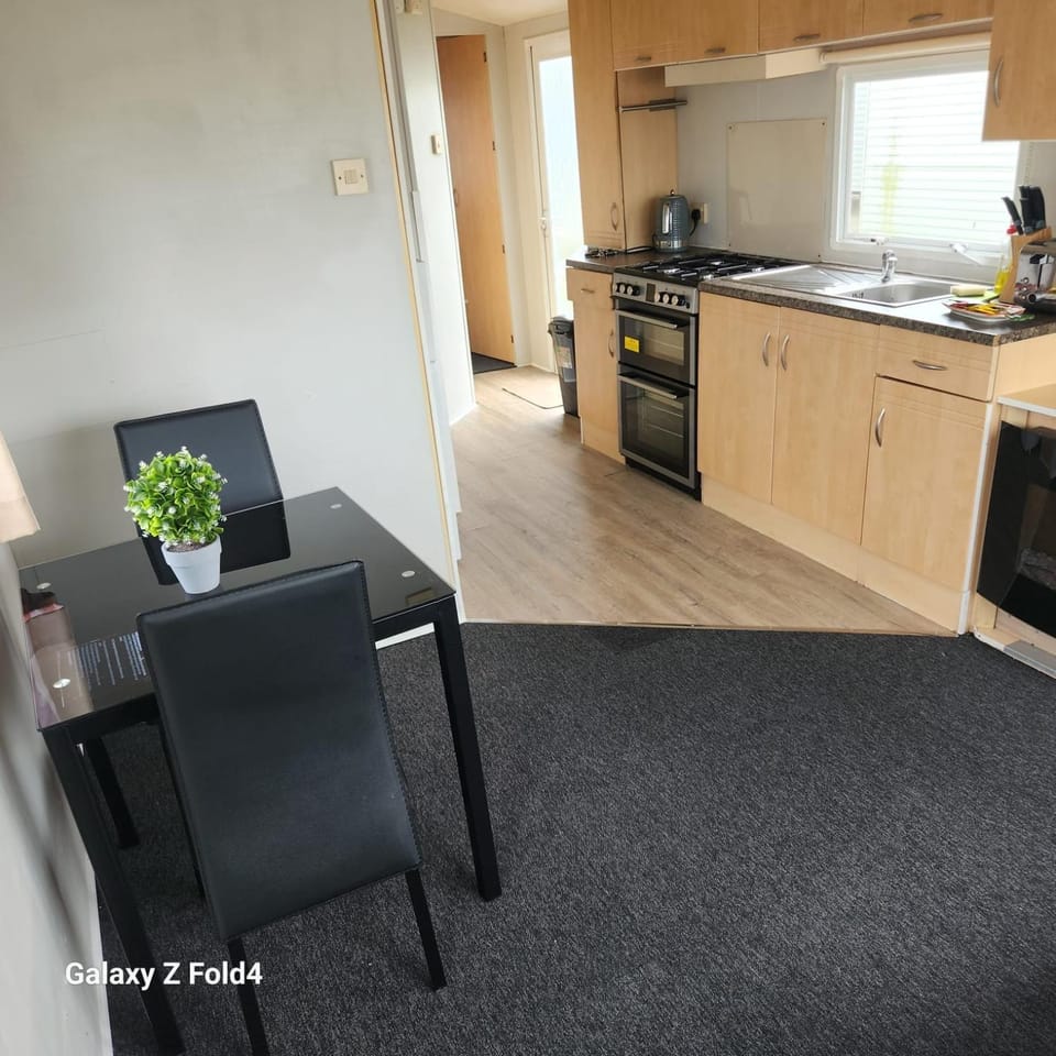 BelLa VistA - Holiday Home On The Beach Campground/ 
RV Resort in Tendring District