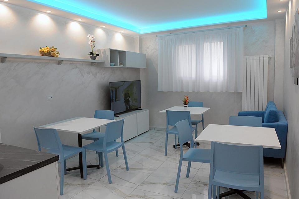 Communal lounge/ TV room, Buffet breakfast