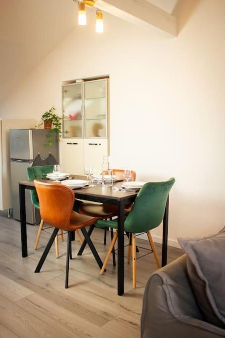 Kitchen or kitchenette, Living room, Dining area, Meals, Dinner