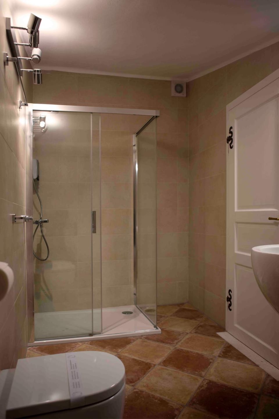 Shower, Toilet, Bathroom, towels