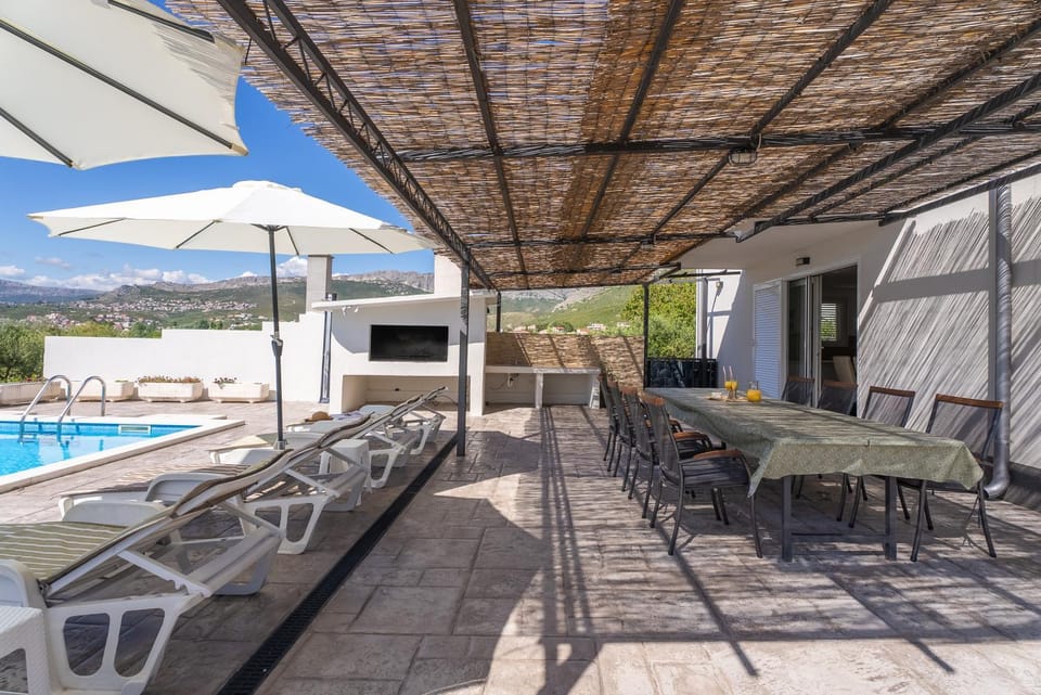 Patio, Patio, BBQ facilities, BBQ facilities, Balcony/Terrace, Swimming pool, sunbed, sunbed
