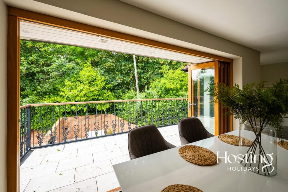 Patio, View (from property/room), Balcony/Terrace, Dining area, Garden view