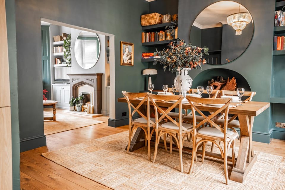 Living room, Dining area