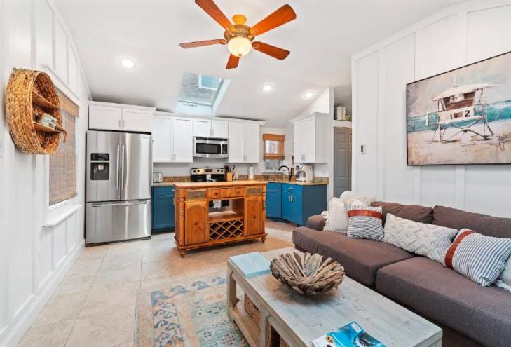 Kitchen or kitchenette, Living room